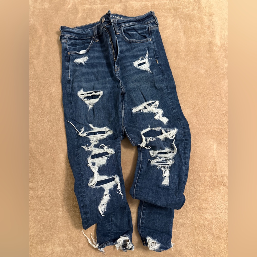 American Eagle Outfitters Super Hi-Rise Women’s Distressed Blue Jeans